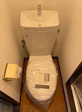 横須賀市リフォーム アパート・トイレ交換及びクロス張り替え