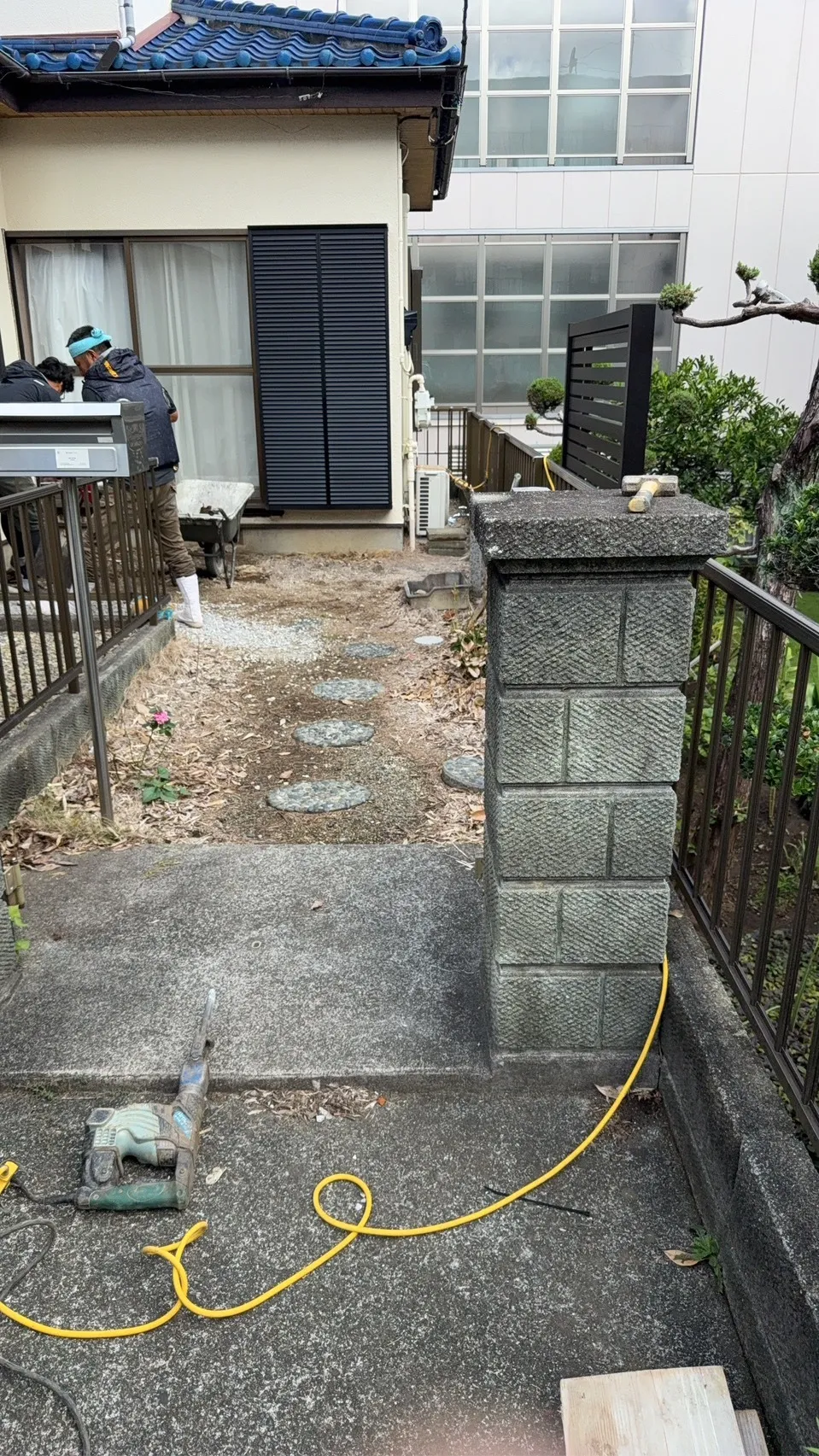 玄関前工事
